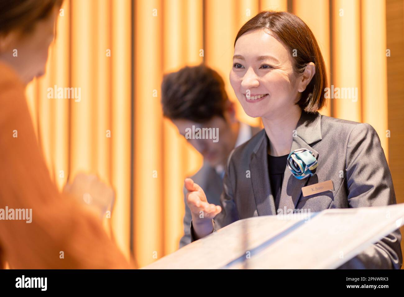 Hotel staff dealing guests hi-res stock photography and images - Alamy