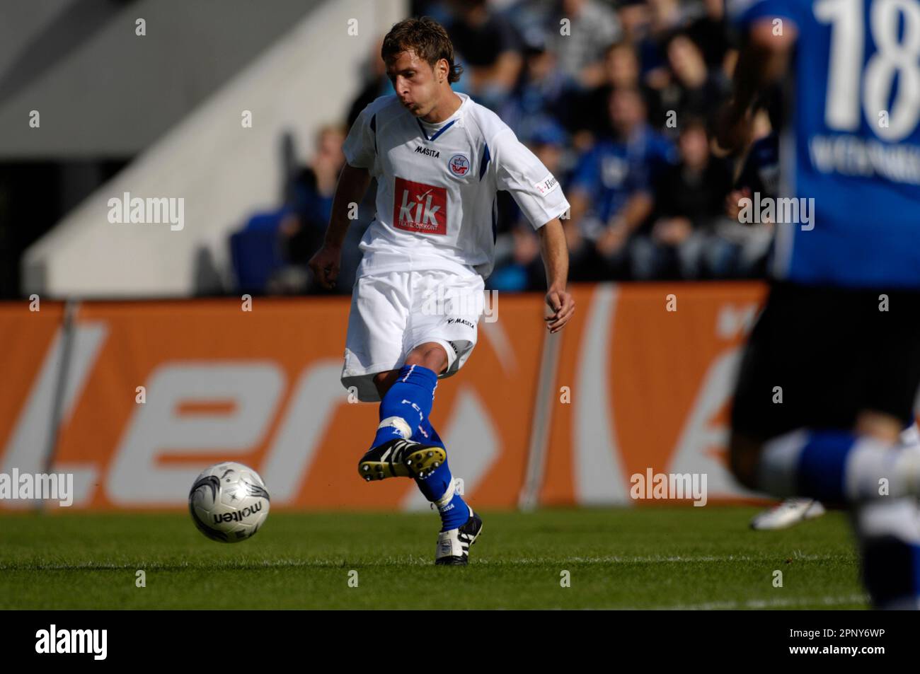 Tobias Rathgeb, Aktion Fußball Bundesliga Arminia Bielefeld - Hansa Rostock 4:2 . 15.9.2007 Stock Photo