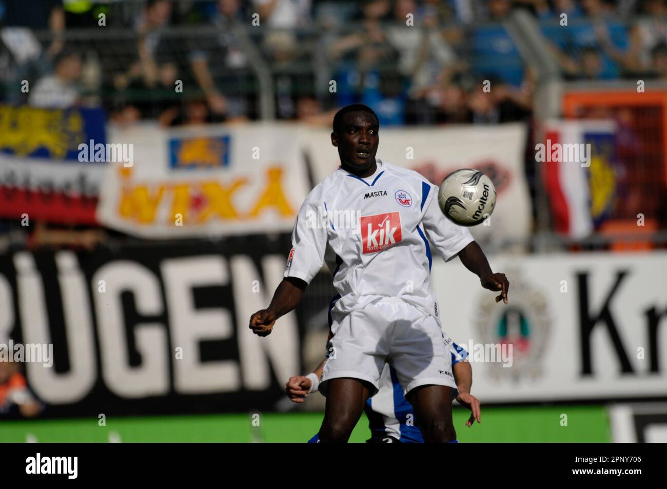 Victor Agali Aktion. Fußball Bundesliga Arminia Bielefeld - Hansa Rostock 4:2 . 15.9.2007 Stock Photo