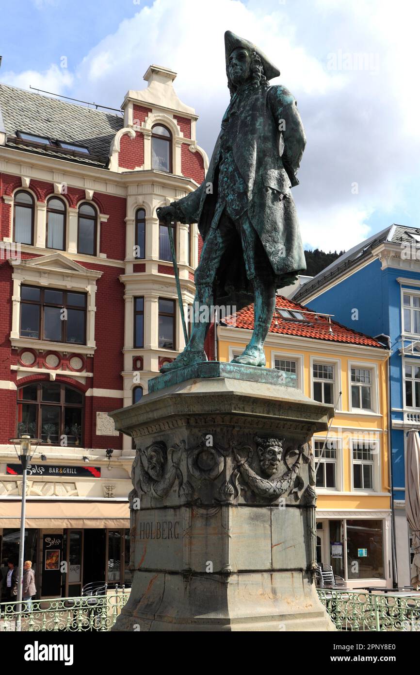 Ludvig Baron Holberg statue, Market Square by the Vagen, Vagsallmenningen  Square, Bergen City, Hordaland, Norway, Scandinavia, Europe Stock Photo -  Alamy