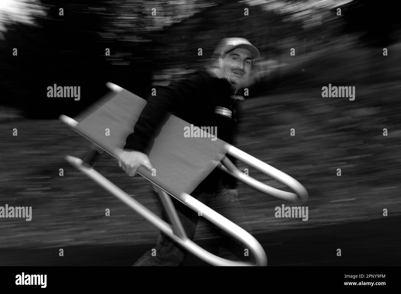 Georg Hackl, Feature bei Fotoaufnahmen mit Porsche Rodelschlitten für den Viessmann Sport Shop Katalog 2007/ 2008, Wintersport, Rodeln Stock Photo