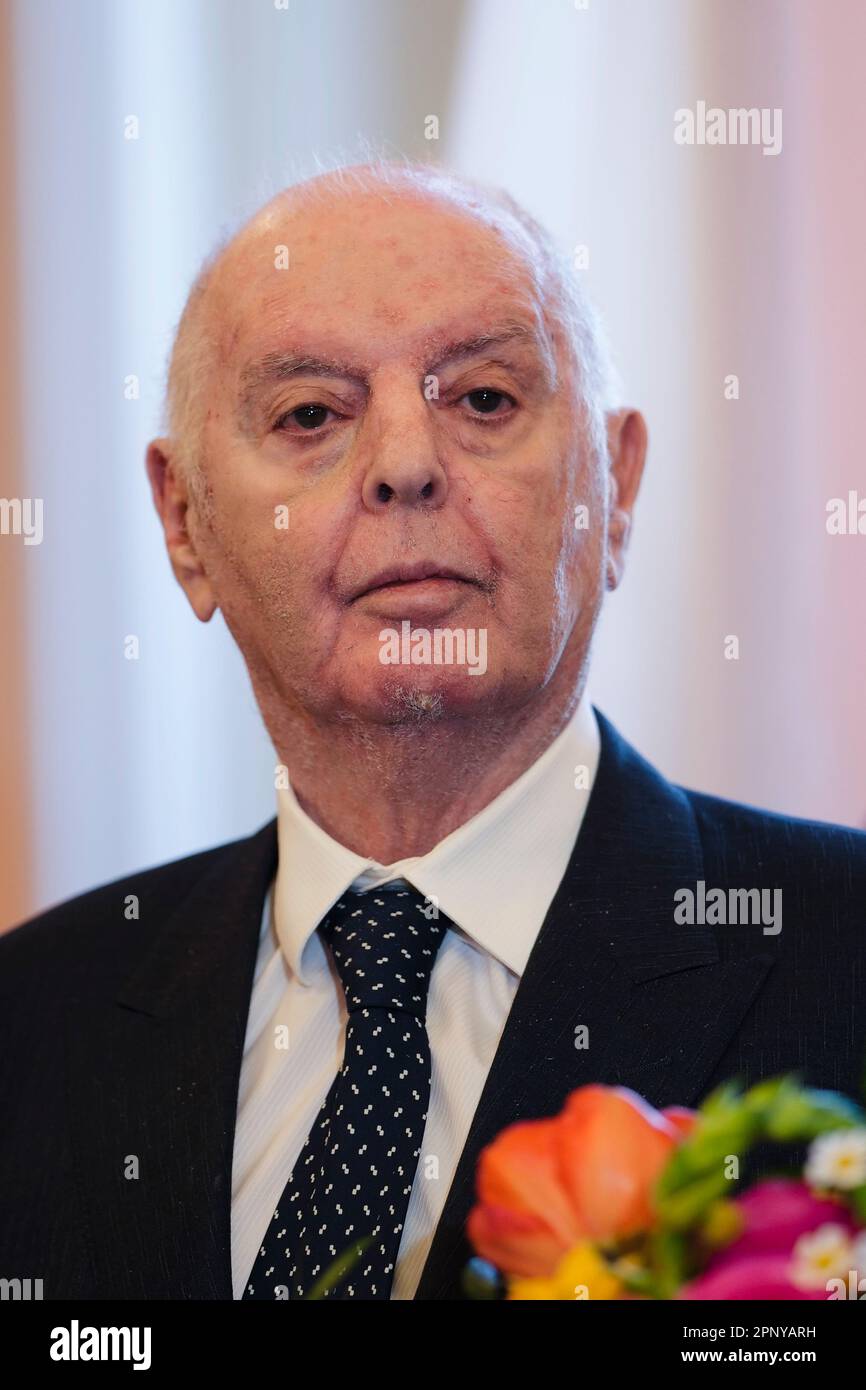 pianist-and-conductor-daniel-barenboim-attends-a-ceremony-to-award-him