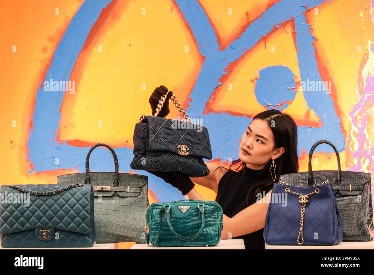 135 Distressed Hermes Birkin Bag Stock Photos, High-Res Pictures