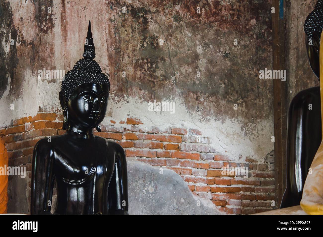 Black buddha statue hi-res stock photography and images - Alamy
