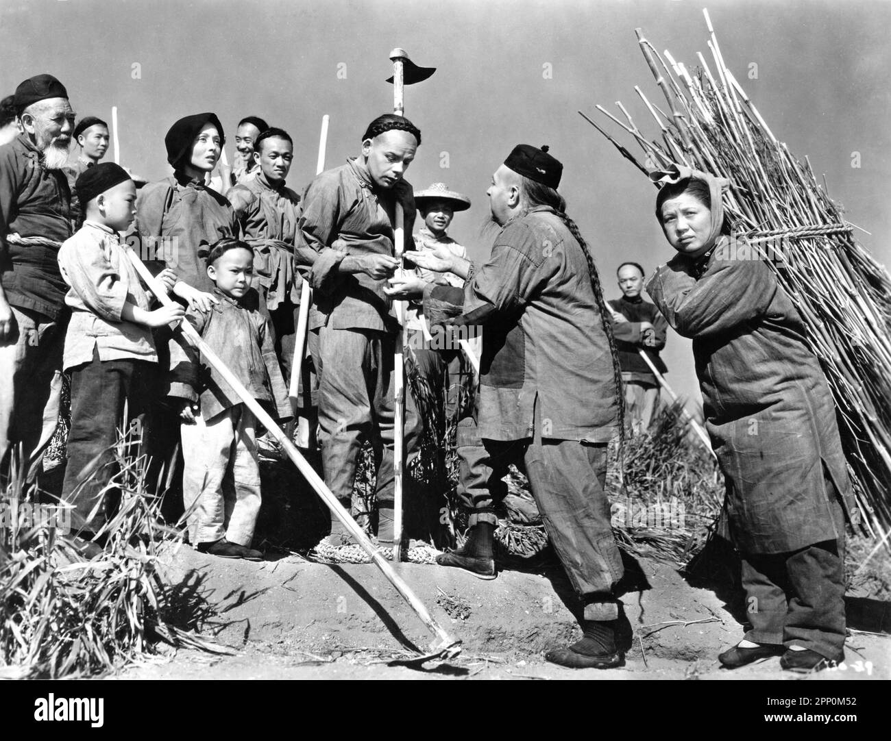 LUISE RAINER PAUL MUNI and WALTER CONNOLLY in THE GOOD EARTH 1937 director SIDNEY FRANKLIN based on the novel by Pearl S. Buck associate producer Albert Lewin executive producer Irving Thalberg Metro Goldwyn Mayer (MGM) Stock Photo