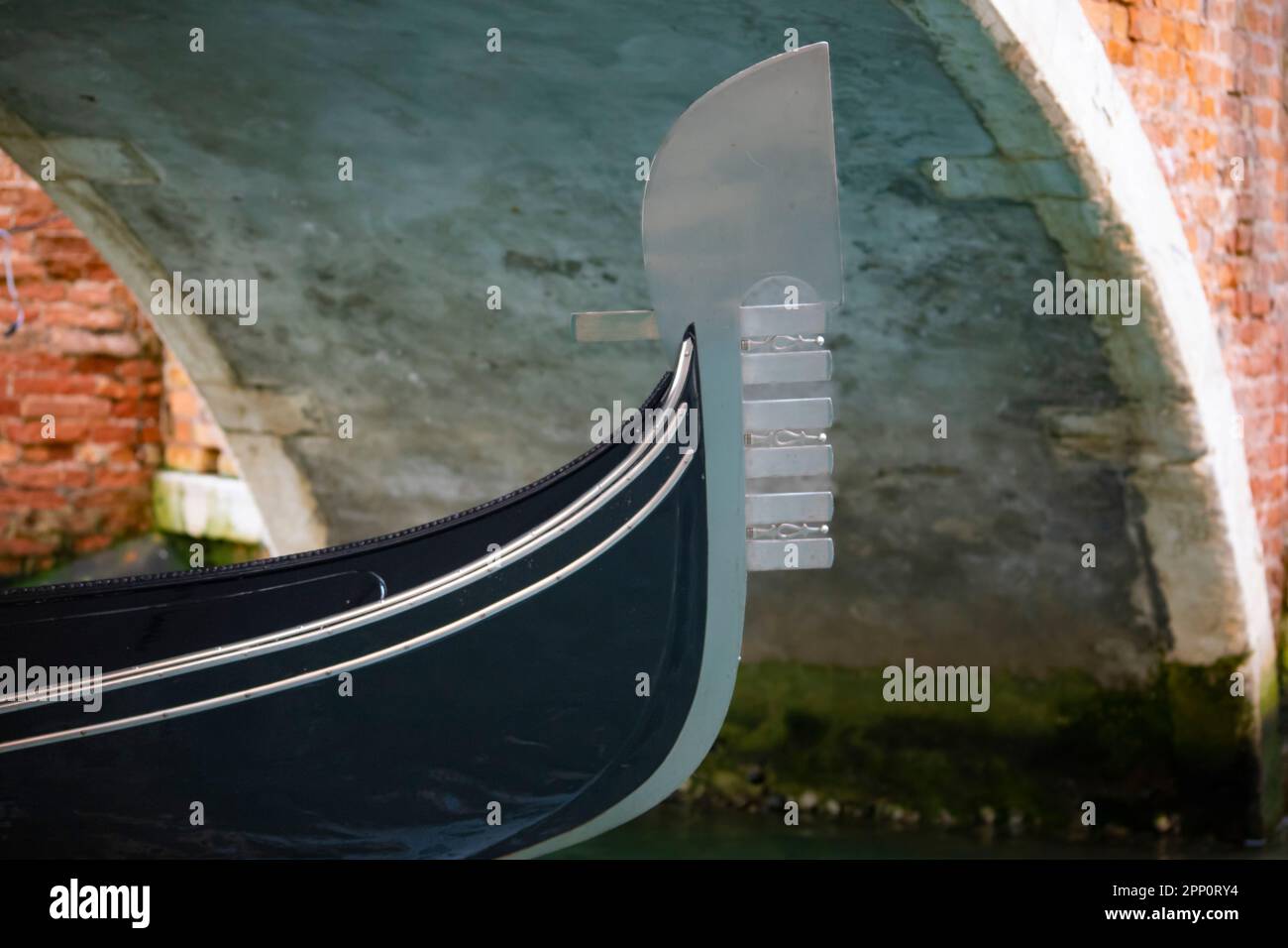 Il ferro della gondola hi-res stock photography and images - Alamy