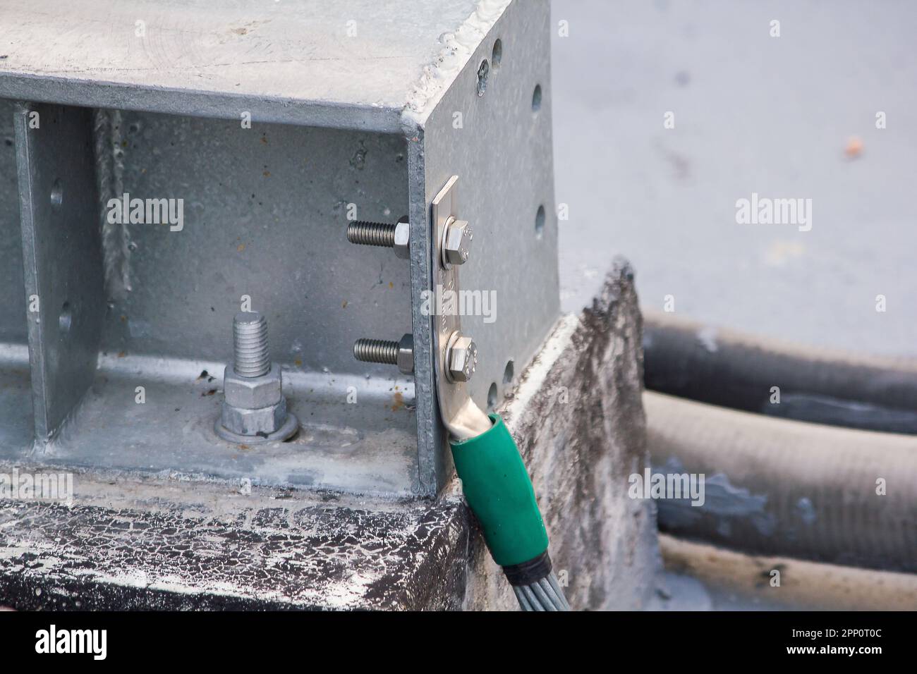 Installing the ground wire system with the steel frame of the