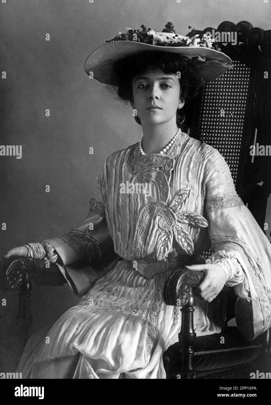 Alice Roosevelt Longworth. Portrait of the American socialite and writer, Alice Lee Roosevelt Longworth (1884-1980) by Pach Brothers Studio, 1904. Longworth was the eldest daughter of President Theodore Roosevelt. Stock Photo