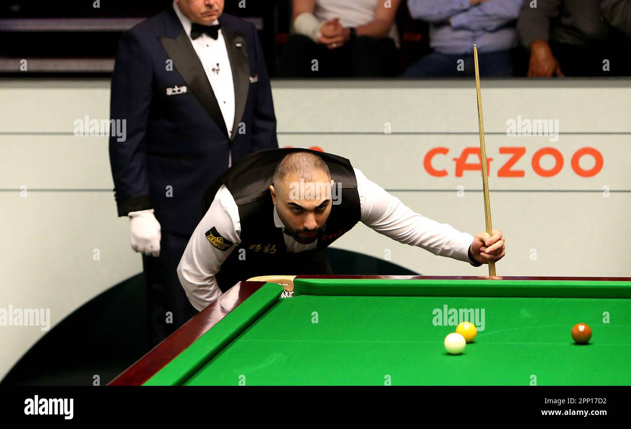 21st April 2023; The Crucible, Sheffield, England 2023 Cazoo World Snooker Championship, Day 7; Hossein Vafaei in play in his match versus Ronnie O Sullivan Stock Photo