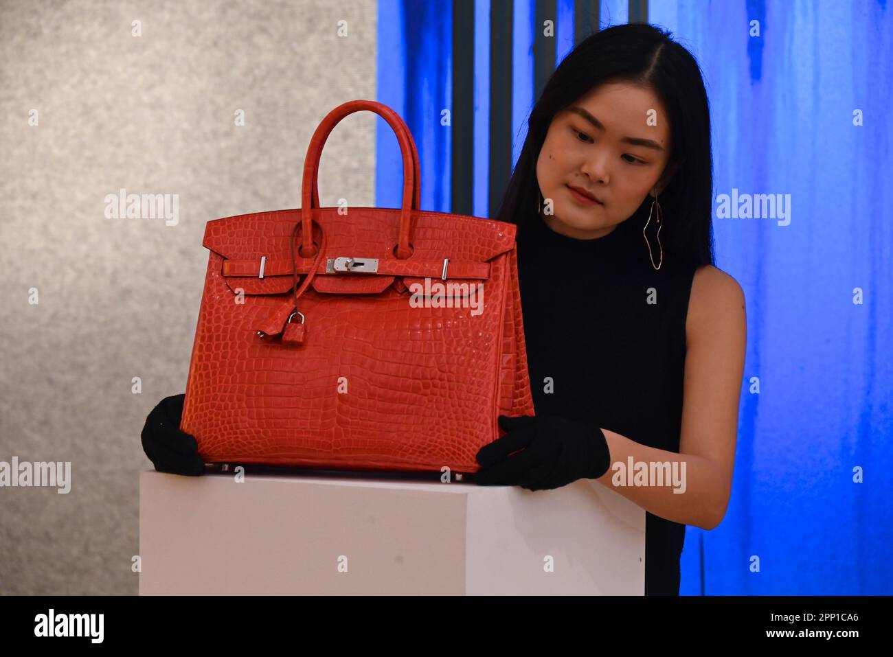 Red hermes birkin bag hi-res stock photography and images - Alamy