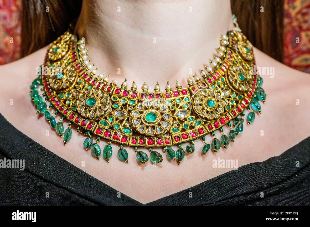 Elegant Necklace Set in 22ct Gold GNS 190