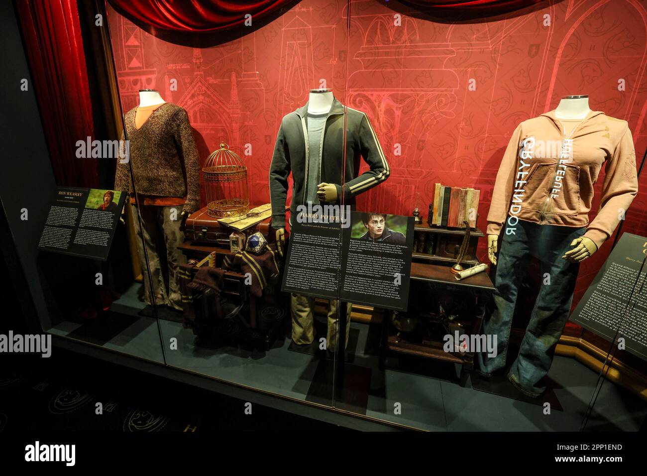 Harry potter and ron weasley hi-res stock photography and images - Alamy