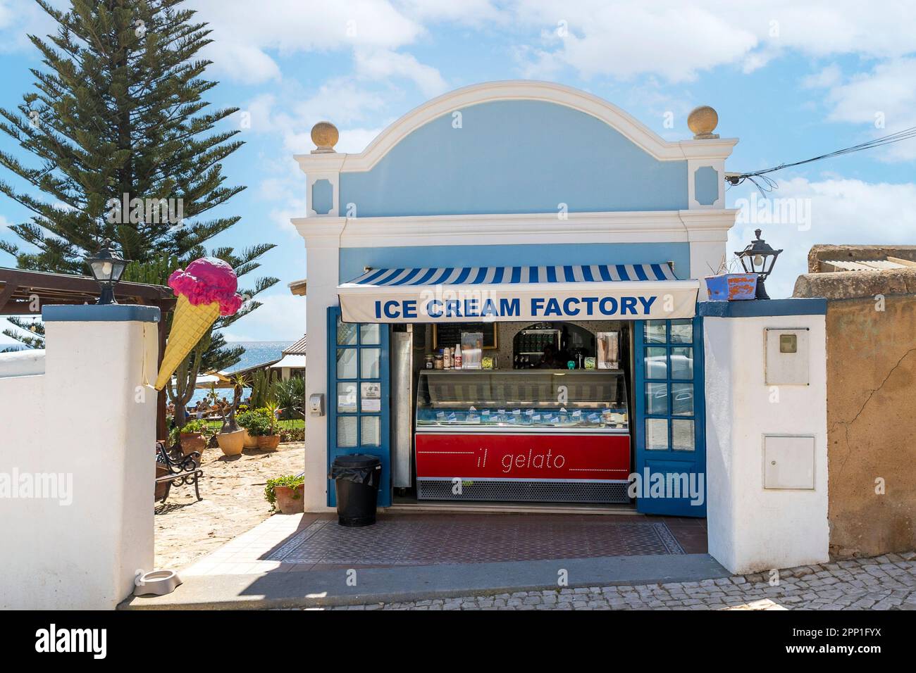 LUZ, PORTUGAL, 16th APRIL 2023 Beautiful little ice cream shop located