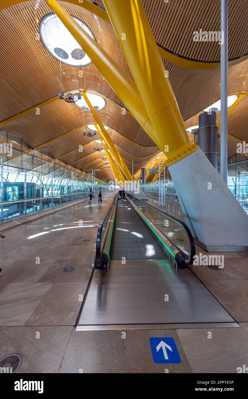 Moving Walkways, Madrid Adolfo Suárez Barajas Aeropuerto, Spain,  terminal T4S, designed by architects Antonio Lamela and Richard Rogers Stock Photo