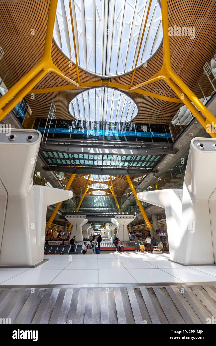 Carousel Terminals Baggage carousel , Madrid Adolfo Suárez Barajas Aeropuerto, Spain ...