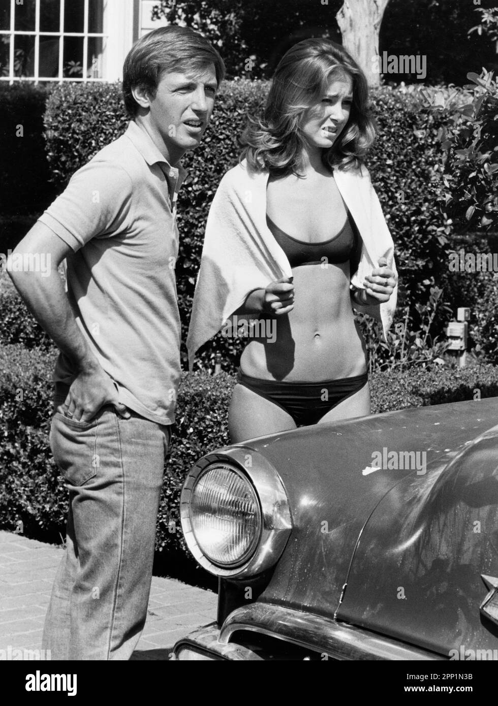 Dennis Dugan, Lisa Eilbacher, on-set of the TV Series,  'Richie Brockelman, Private Eye', Episode: 'Junk It to Me Baby', NBC, March 24, 1978 Stock Photo