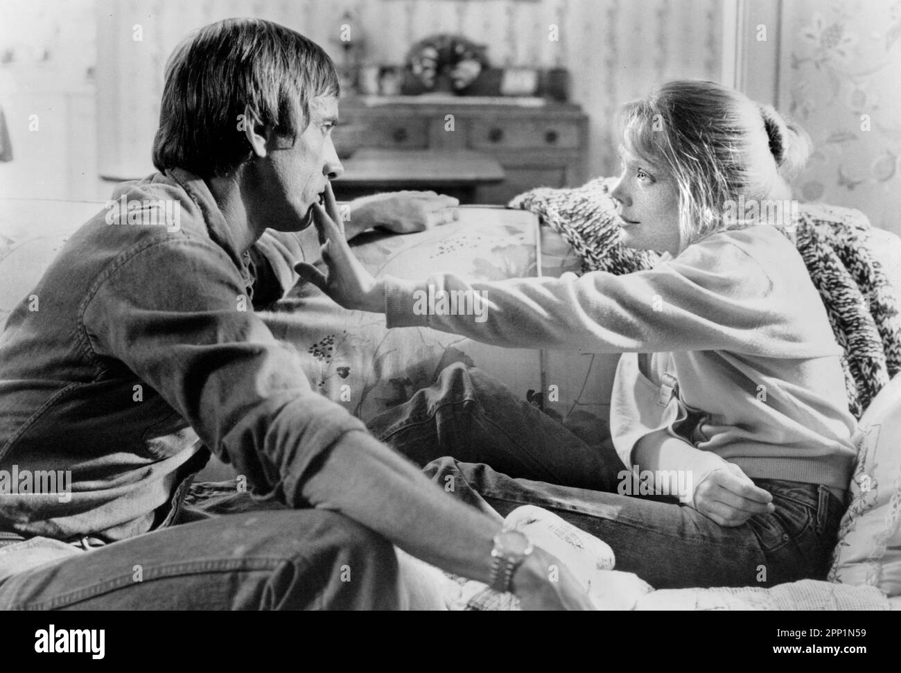Scott Glenn, Sissy Spacek, on-set of the Film, 'The River', Universal Pictures, 1984 Stock Photo