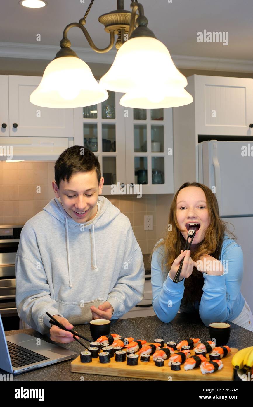 Brother sister eating fast food hi-res stock photography and images - Page  2 - Alamy