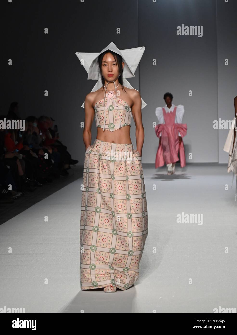 Overrarching The V&A hosted a catwalk show at the museum , Fashion in Motion : Minju ...