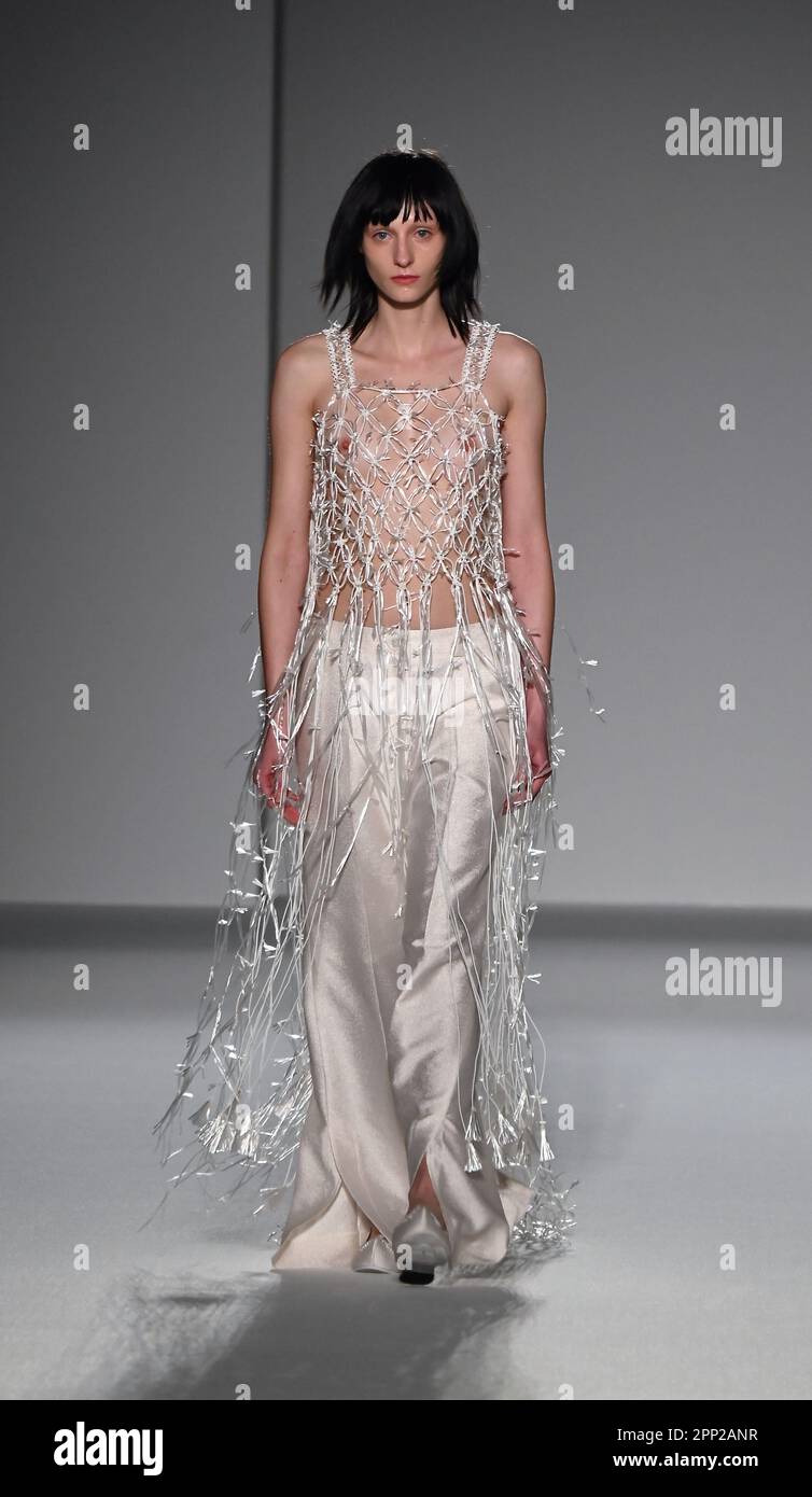 Overrarching The V&A hosted a catwalk show at the museum , Fashion in Motion : Minju ...
