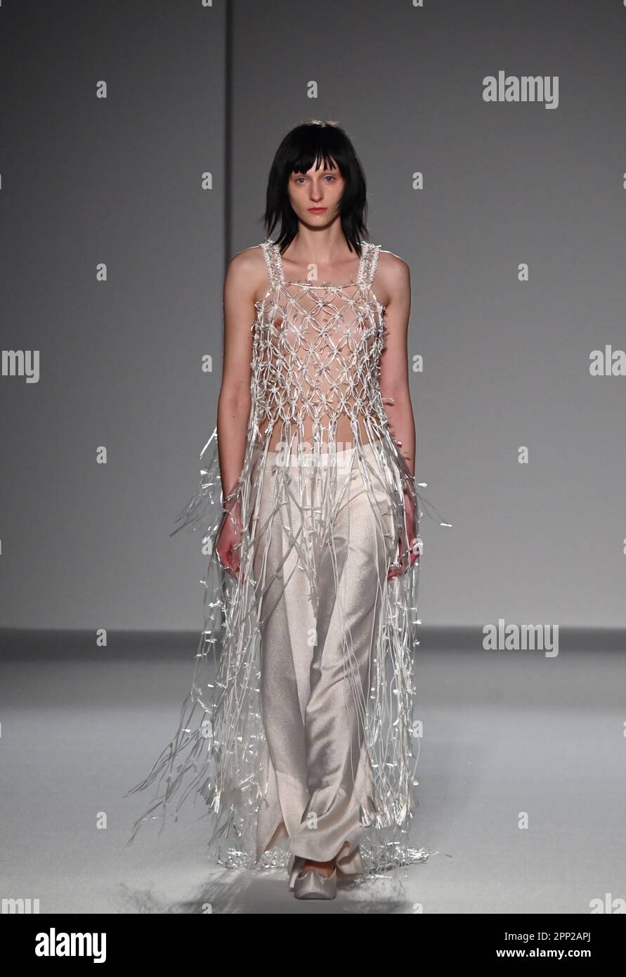 Overrarching The V&A hosted a catwalk show at the museum , Fashion in Motion : Minju ...