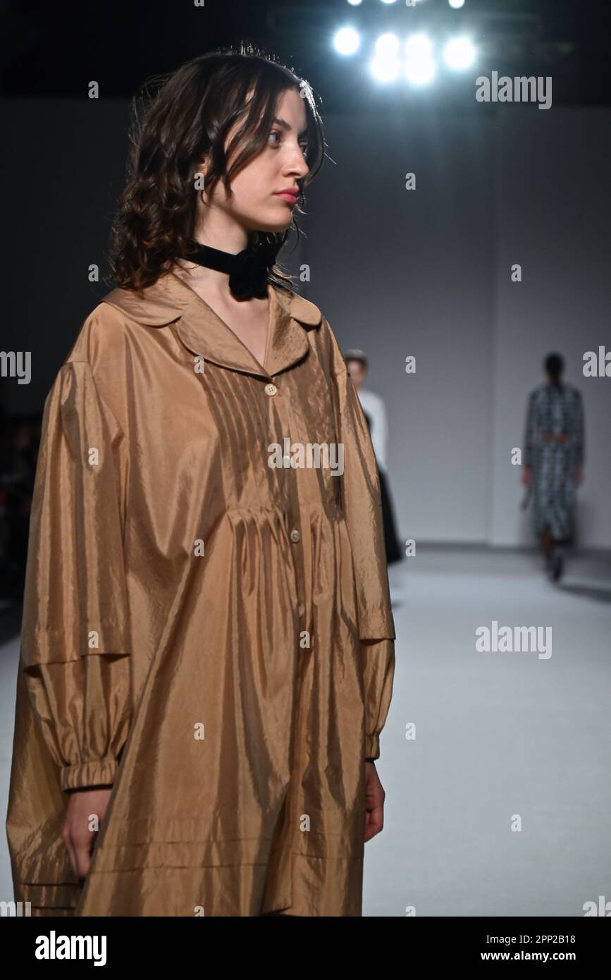 Overrarching The V&A hosted a catwalk show at the museum , Fashion in Motion : Minju ...