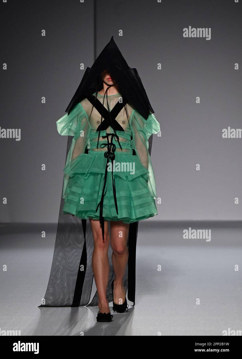 Overrarching The V&A hosted a catwalk show at the museum , Fashion in Motion : Minju ...