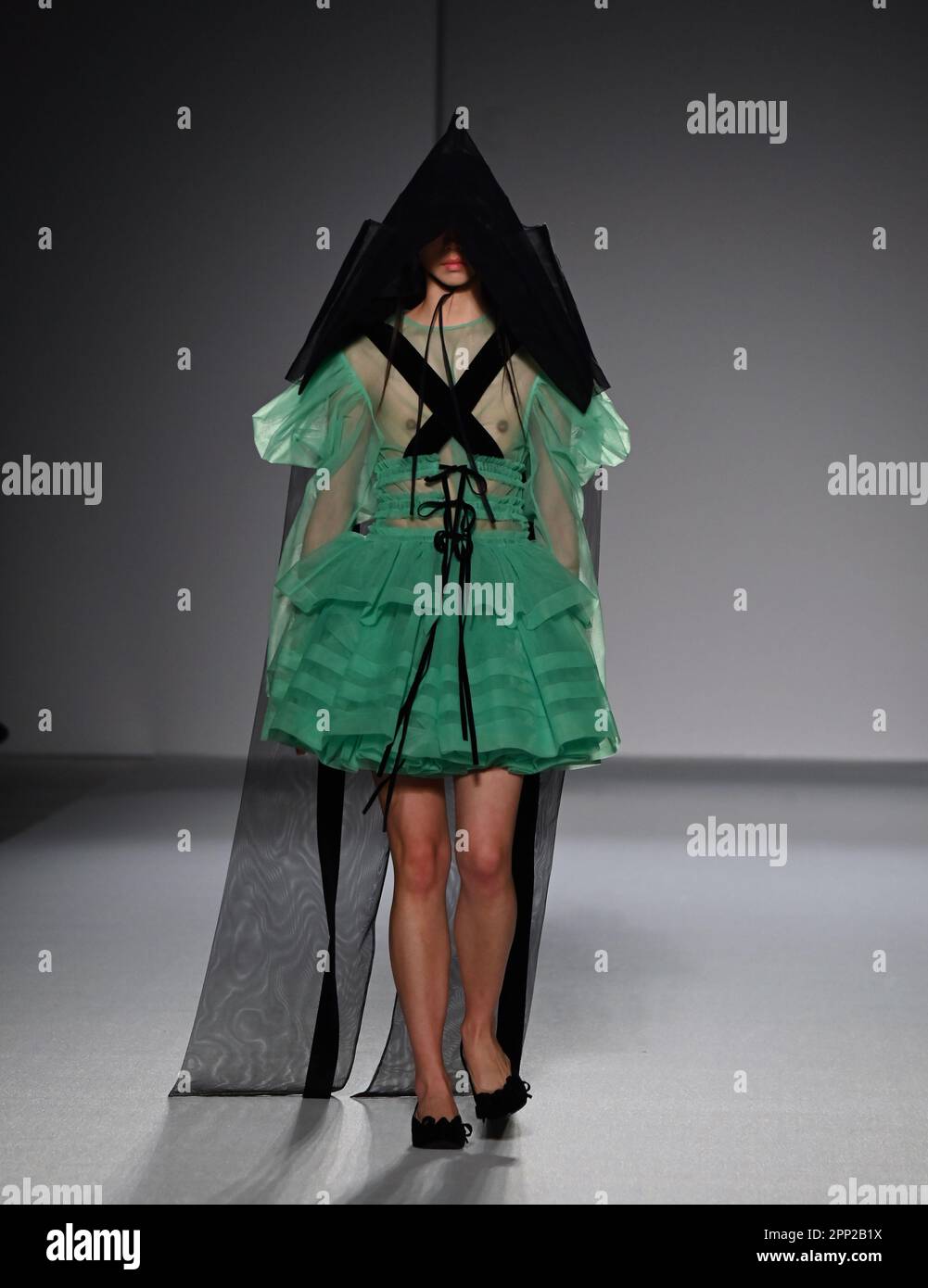 Overrarching The V&A hosted a catwalk show at the museum , Fashion in Motion : Minju ...