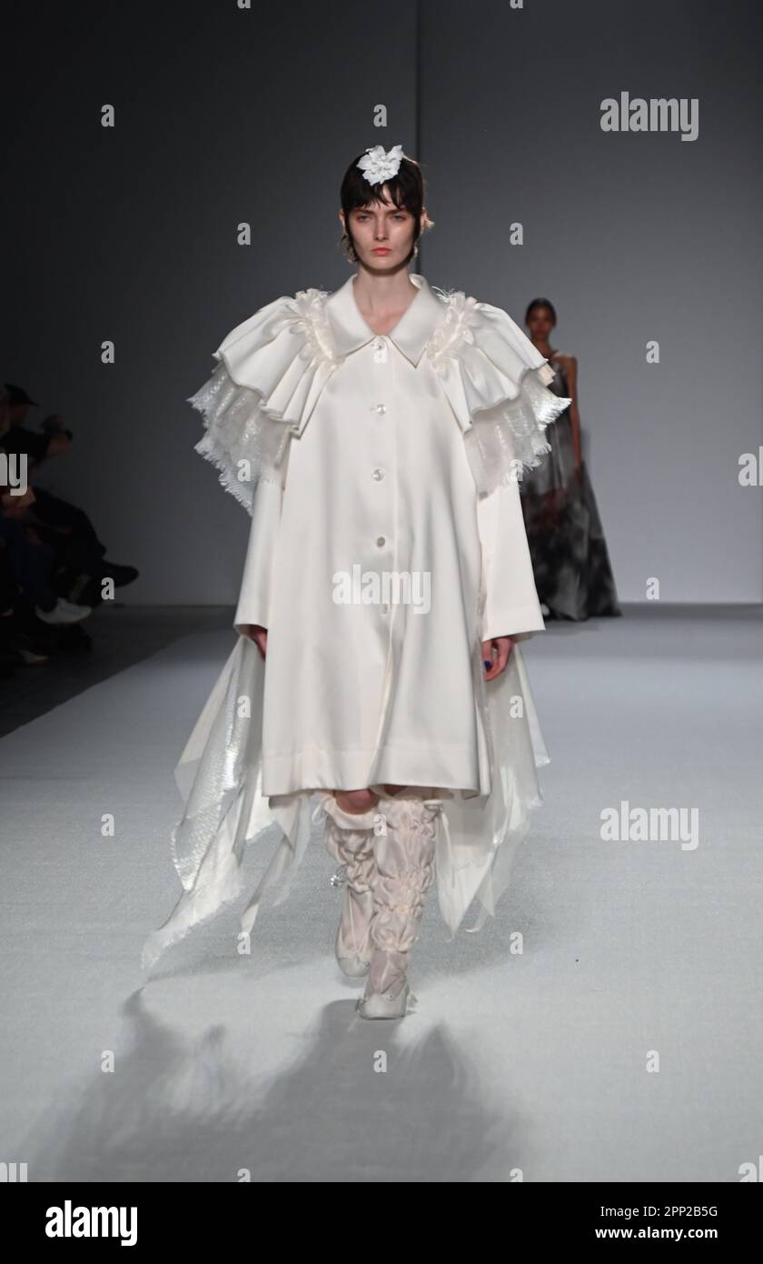 Overrarching The V&A hosted a catwalk show at the museum , Fashion in Motion : Minju ...