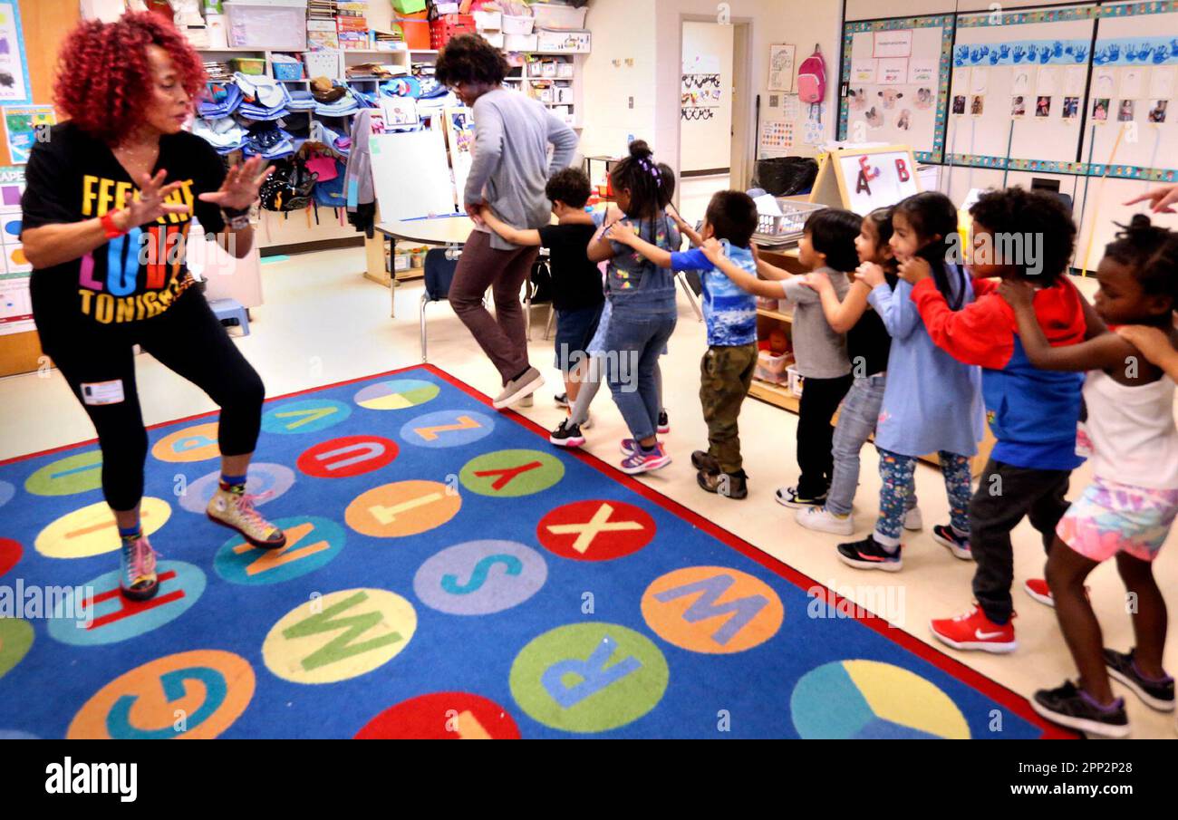 Wolf Trap master teaching artist Terlene D. Terry-Todd instructs ...