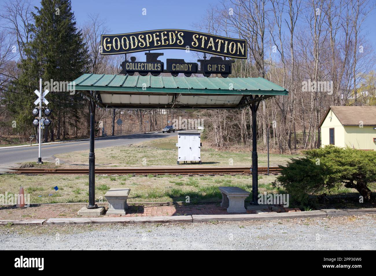 Haddam, Connecticut, USA: sign for Goodspeed's Station: Collectibles, Candy, and Gifts. With railroad track, street, and car behind the s Stock Photo