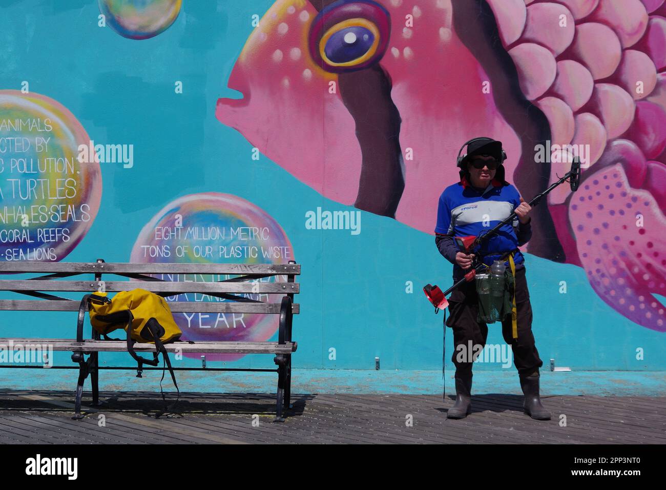 New York, USA. 10th Apr, 2023. Equipped with a metal detector, rubber boots, a sieve and two