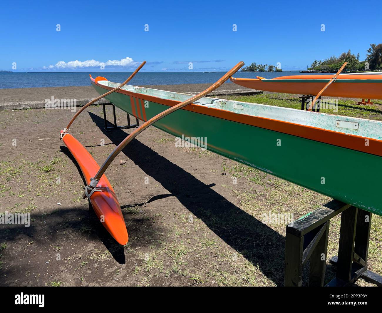 Outrigger canoes at the beach in Hilo Stock Photo Alamy