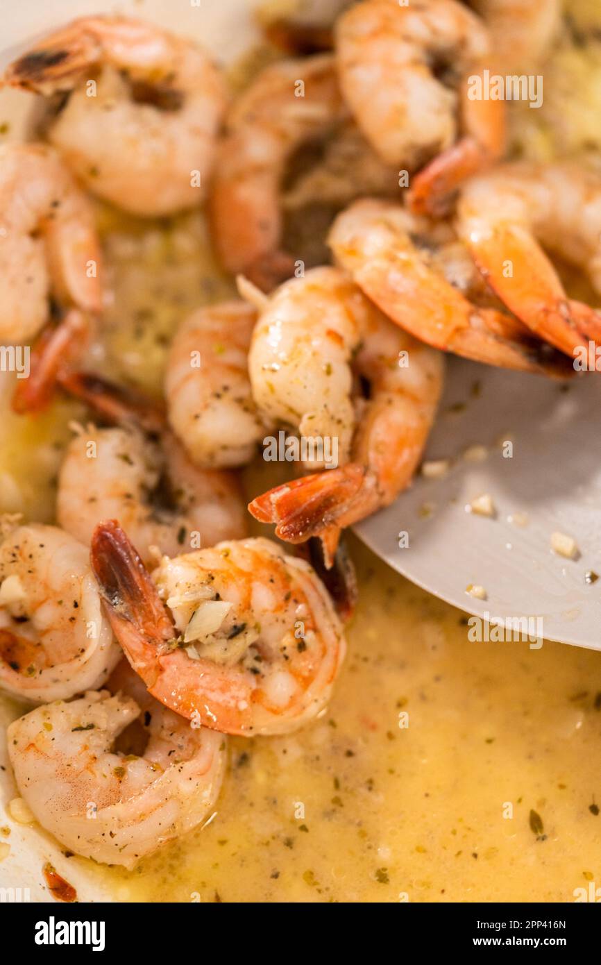 Garlic Shrimp Pasta with Spinach Stock Photo - Alamy
