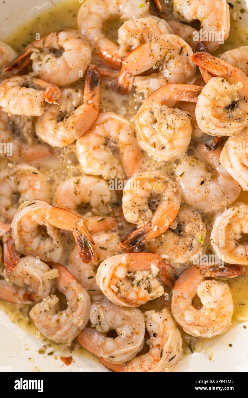 Garlic Shrimp Pasta with Spinach Stock Photo - Alamy