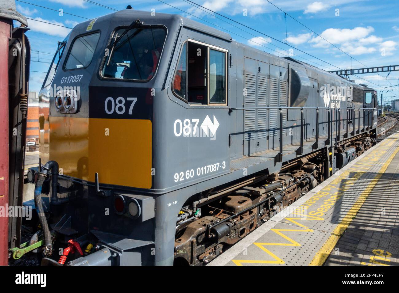 Irish Rail/Iarnród Éireann locomotive 117087 preparing to depart Dublin Connolly Railway Station, Dublin, Ireland. Stock Photo