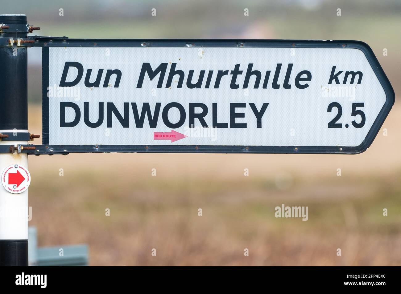 Buy or sell signpost hi-res stock photography and images - Alamy