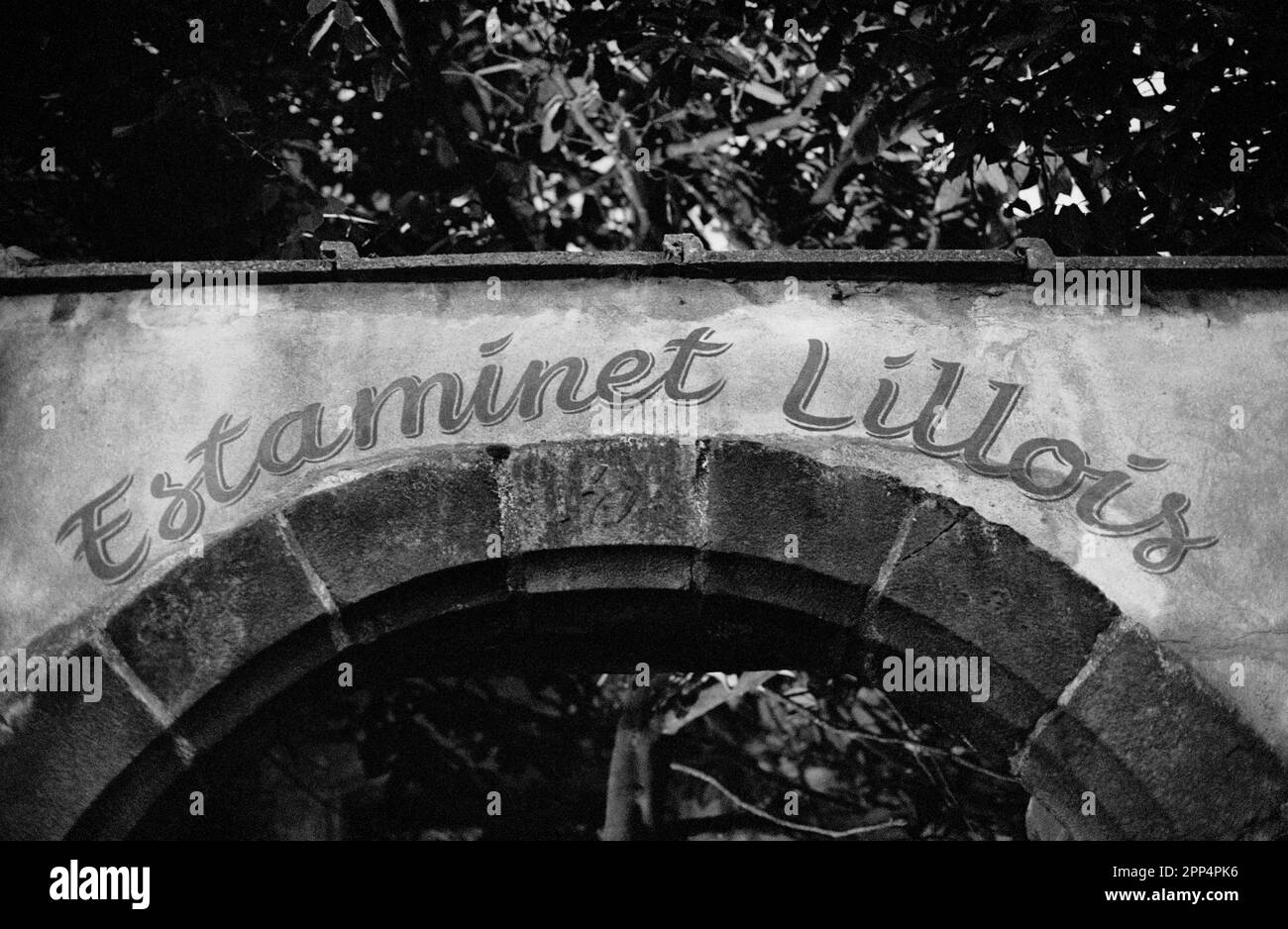 ESTAMINET LILLOIS FRENCH NAME FOR SMALL RESTAURANT PLACE - LILLE FRANCE - RETRO FRENCH RESTAURANT - SILVER FILM © photography: F.BEAUMONT Stock Photo