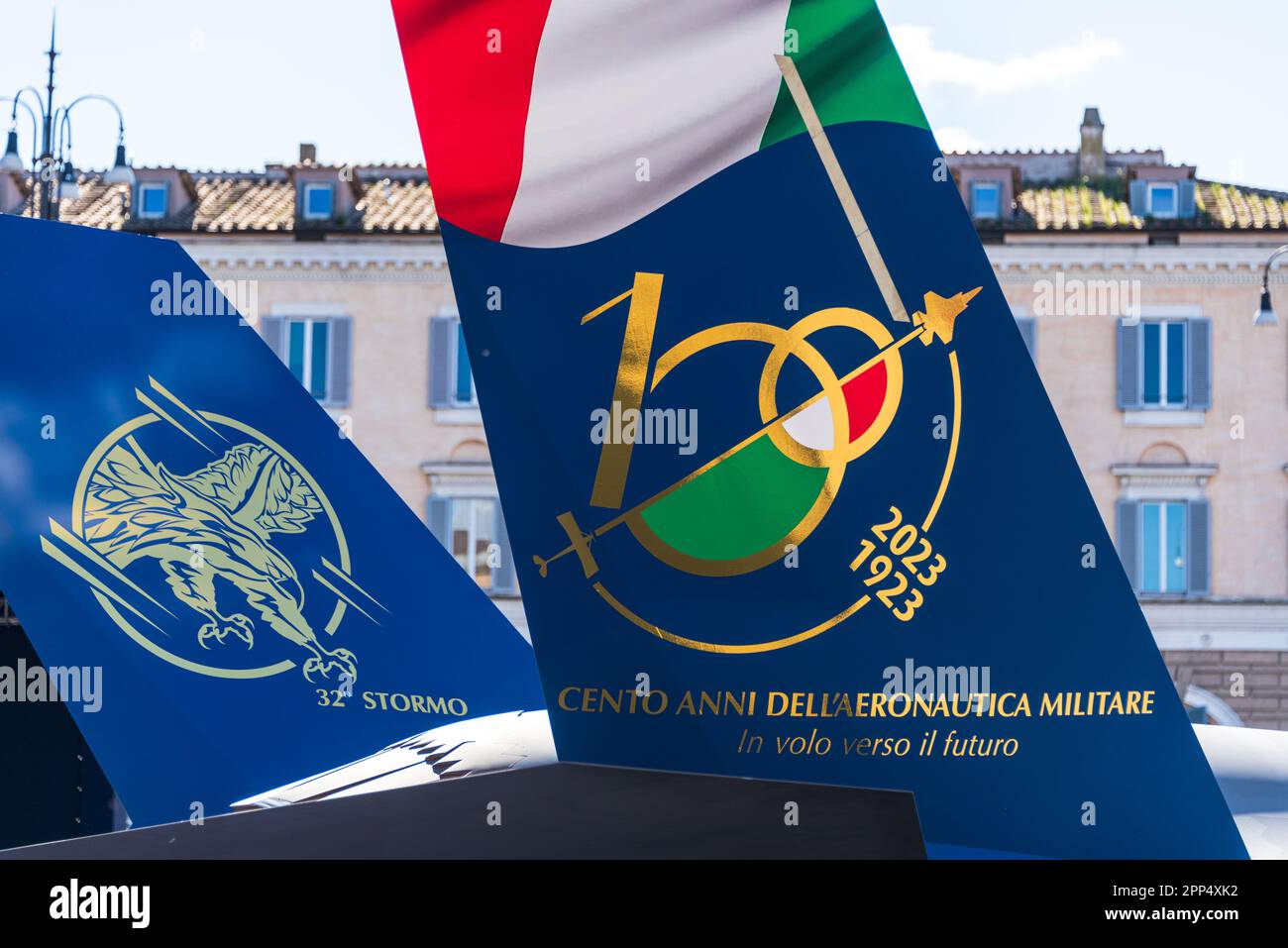 Rom, Italien, Mai 2023 Heckflügel eines Militärflugzeuges zum 100 jährigem Jubileum der italienischen Luftwaffe Stock Photo