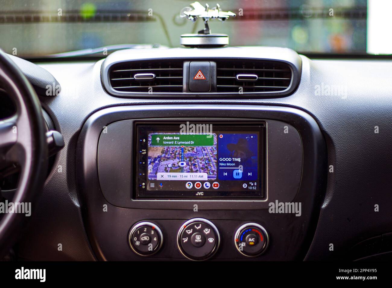 Transform your 2015 Kia Soul with a state-of-the-art JVC stereo system and Android Auto integration, featuring seamless navigation, and music Stock Photo