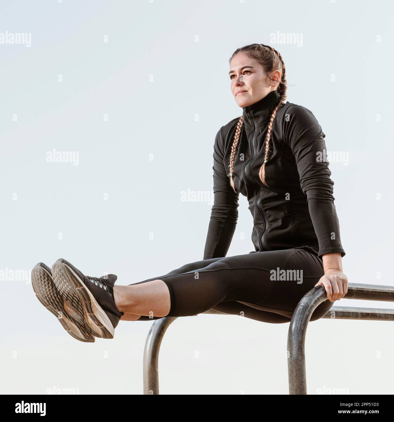 Athletic man run side hi-res stock photography and images - Alamy