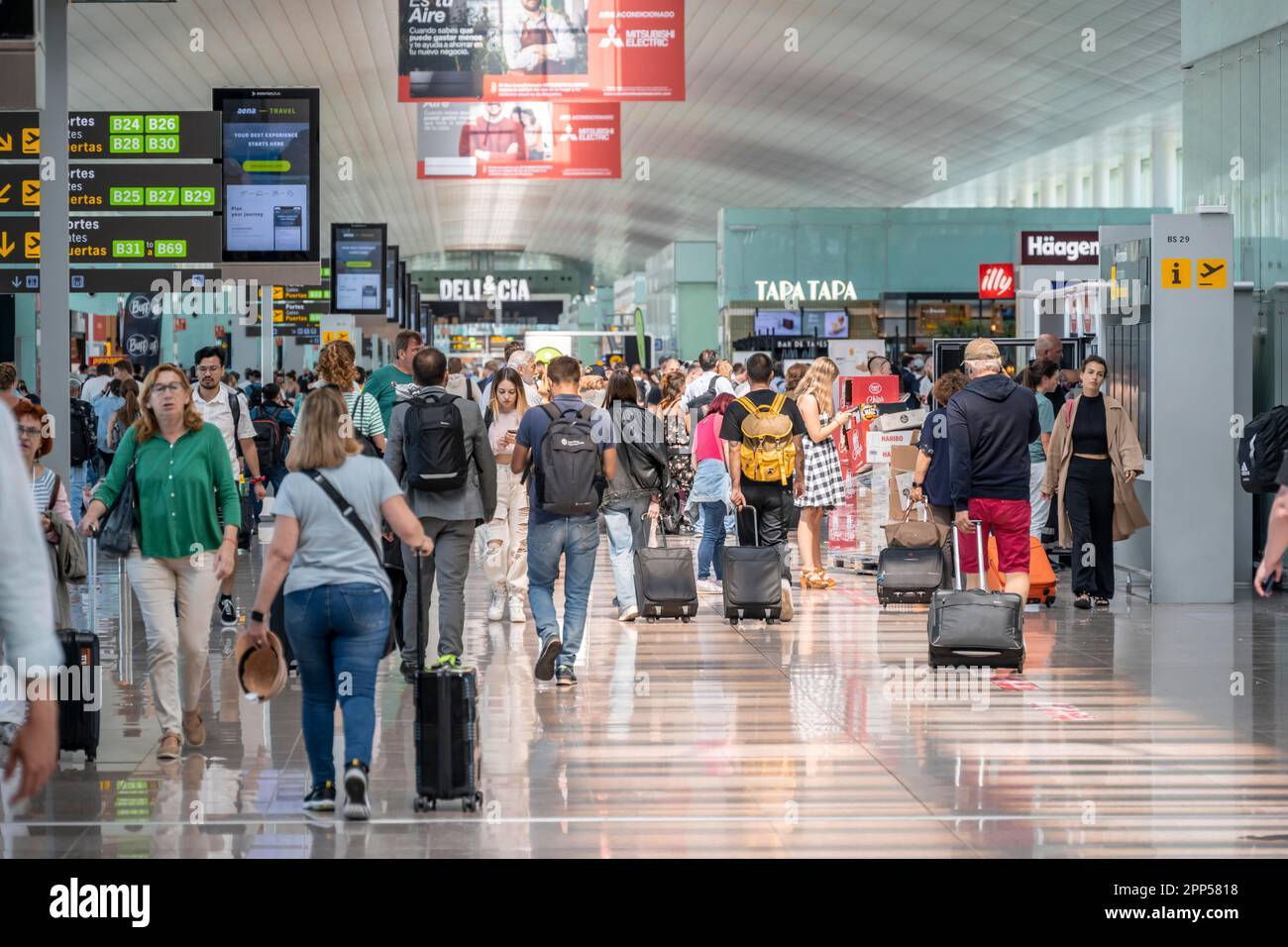 Josep Tarradellas Airport BarcelonaEl Prat, passengers at checkin