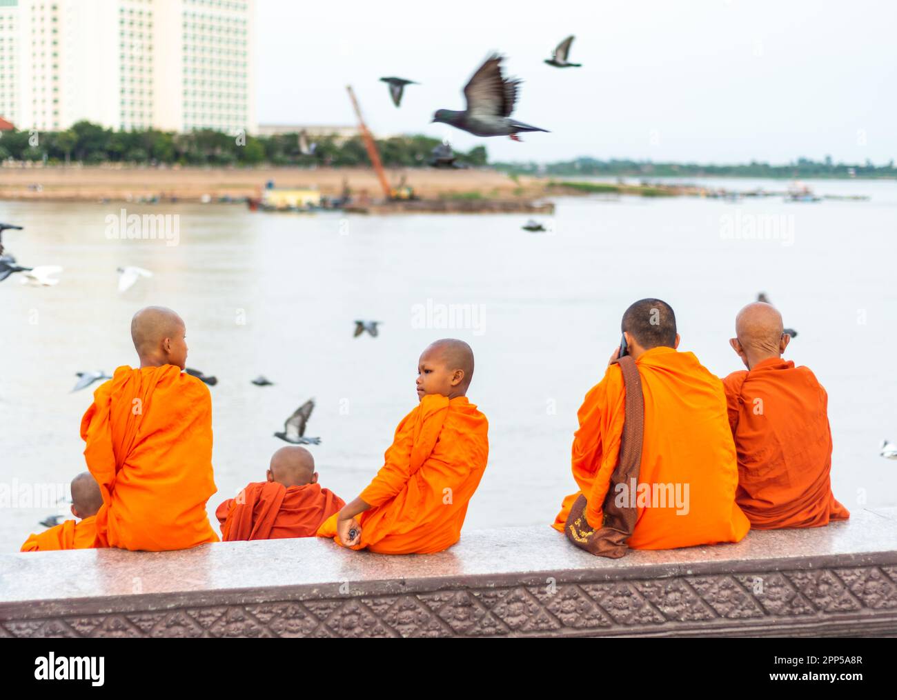 Phnom Penh,Cambodia-January 4th 2023: Monks of all ages from the nearby temples, mingle with the rest of the capital city's population,who come here i Stock Photo