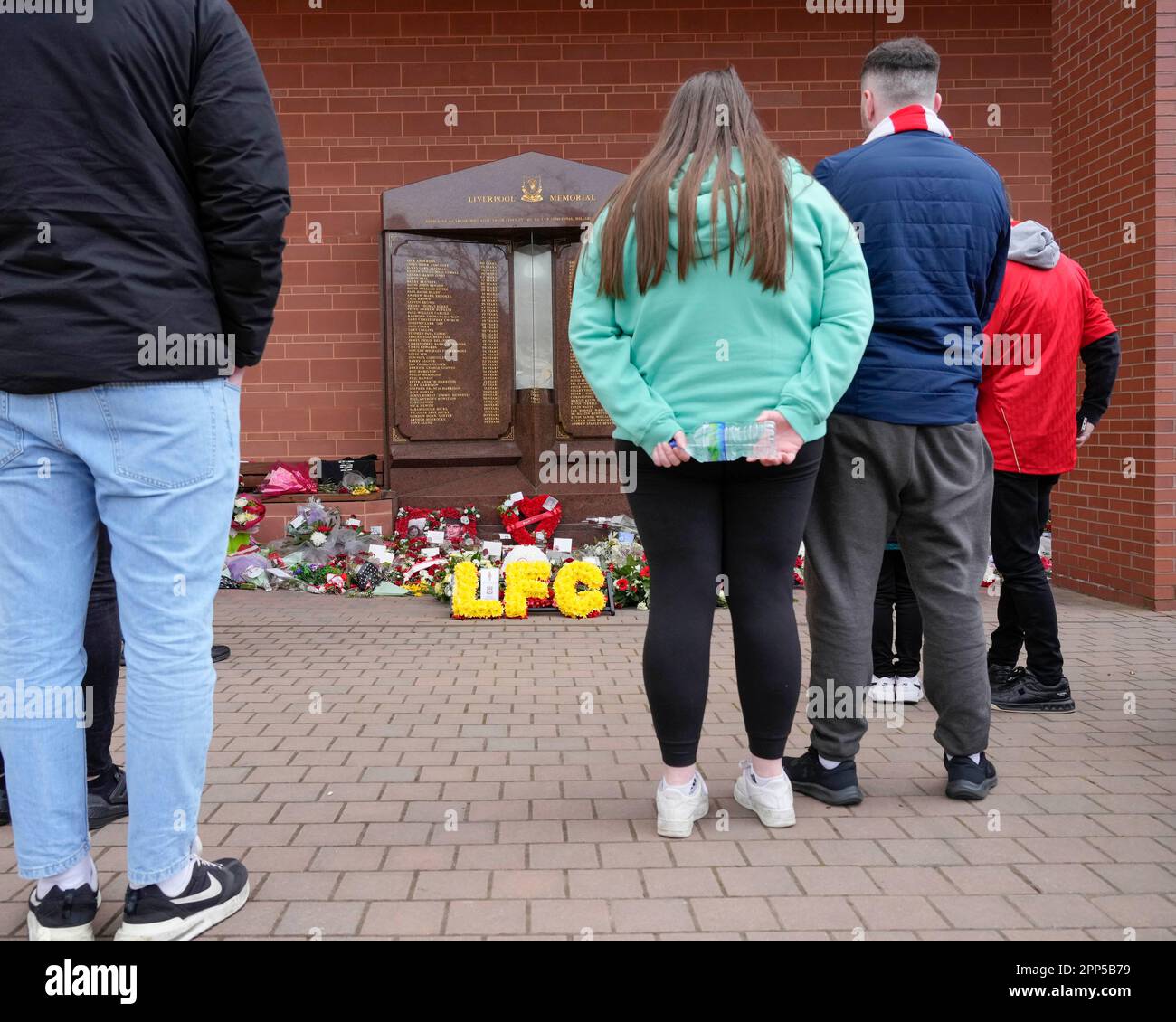 Liverpool, UK. 22nd Apr, 2023. Fan pay their respects at the Memorial ...