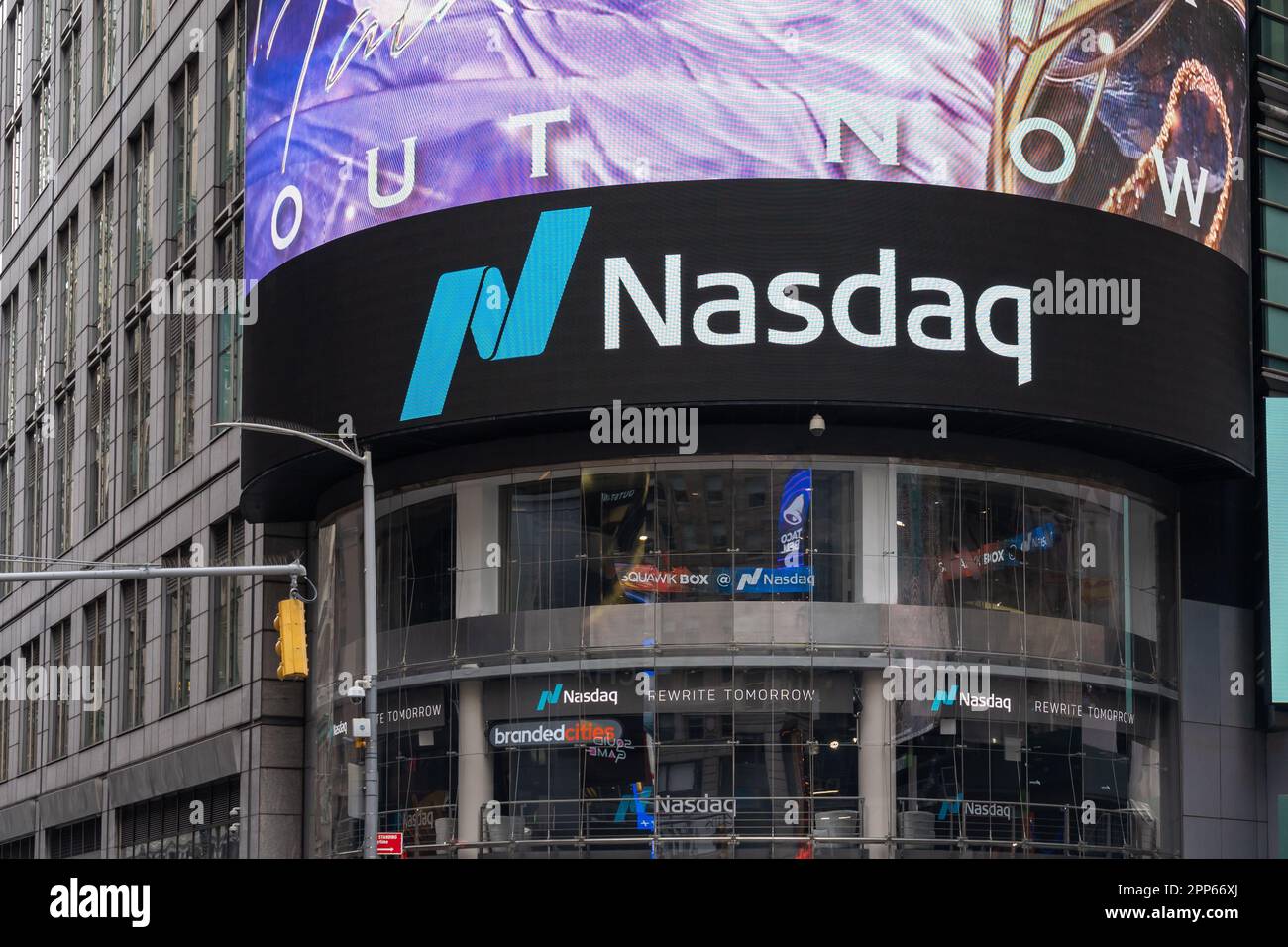 The nasdaq stock exchange headquarters in new york usa stock photo alamy