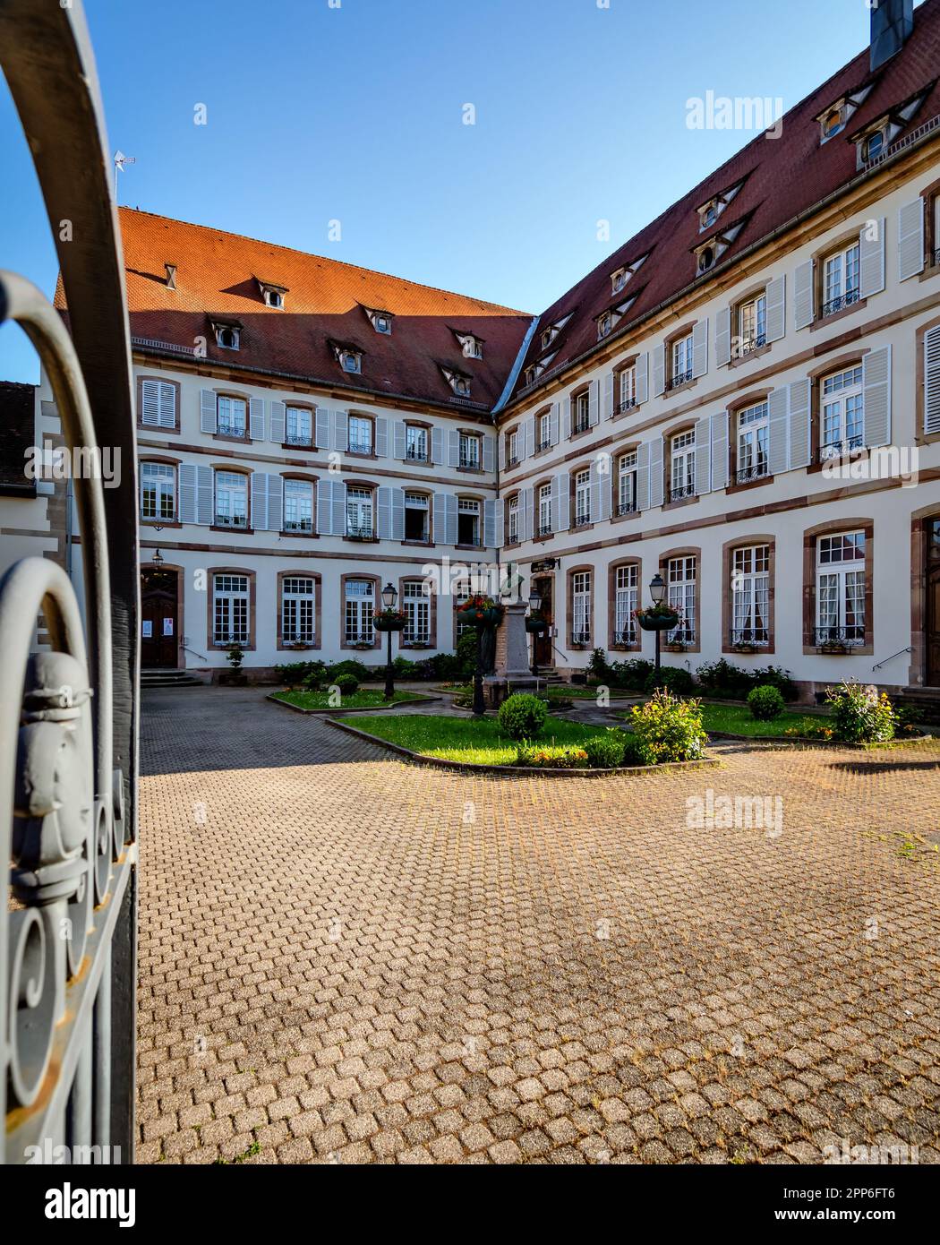 Photo inspiration: Gorgeous Old Multistory Building Sunny Day Beautiful Architecture Of Photo Inspiration