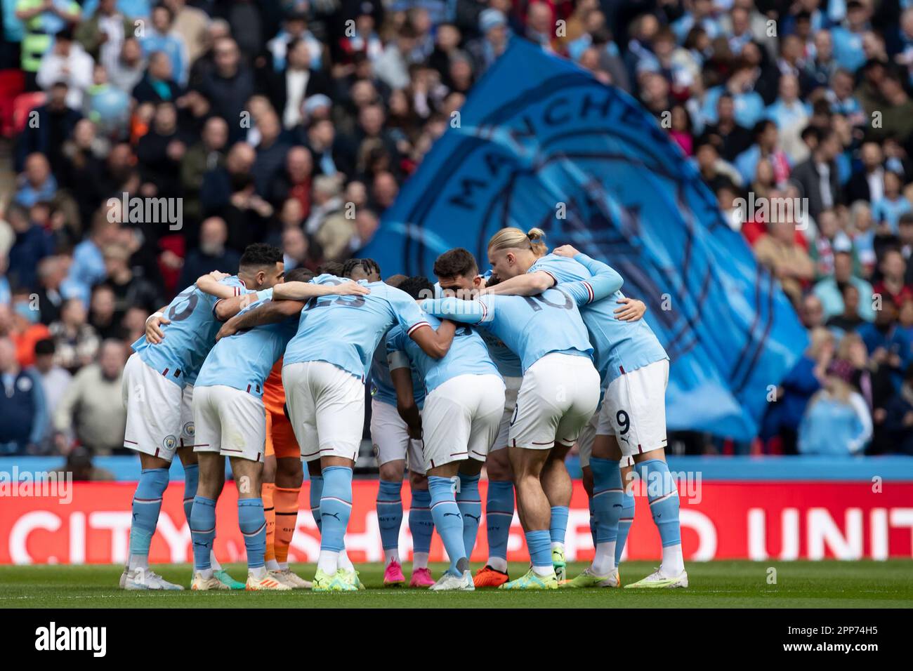 London, UK. 22nd April 2023Manchester City squad stands on during the FA Cup match between Manchester City and Sheffield United at Wembley Stadium, London on Saturday 22nd April 2023. (Photo: Federico Guerra Maranesi | MI News) Credit: MI News & Sport /Alamy Live News Stock Photo