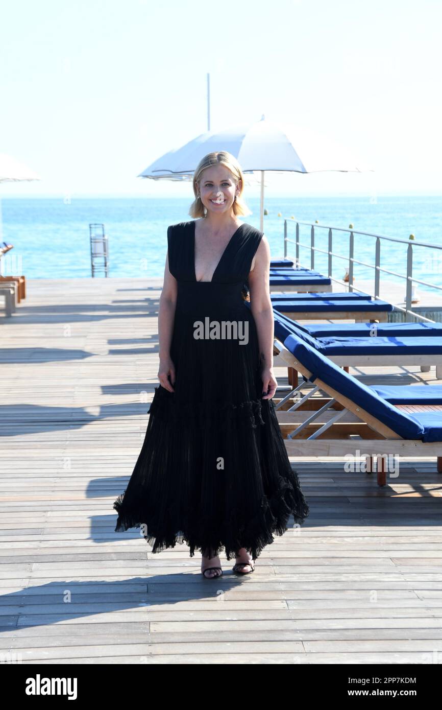 CANNES,FRANCE - APRIL 18- Sarah Michelle Gellar poses during a
