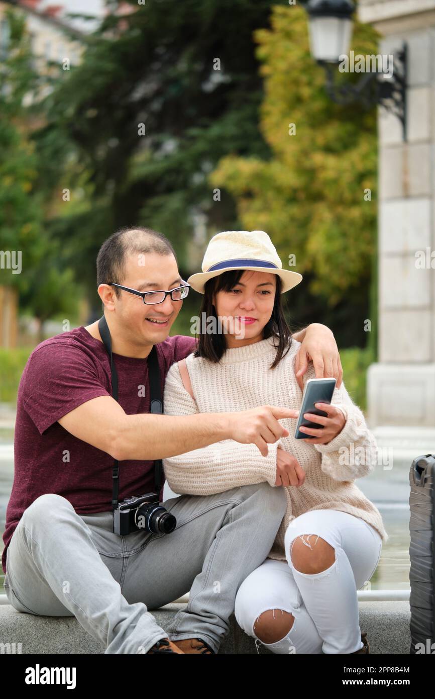 Tourists Spain Couple Guide Hi res Stock Photography And Images Alamy Tourists Spain Couple Guide Hi res Stock Photography And Images Alamy