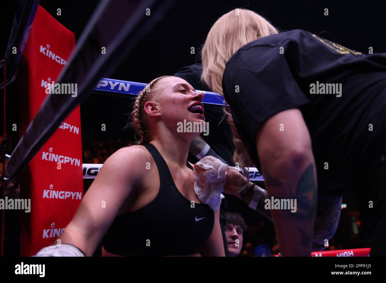 Elle brooke hires stock photography and images Alamy